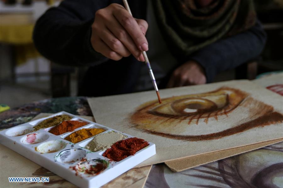 Feature: Palestinian woman artist uses fruit, spices to color paintings – Xinhua | English.news.cn