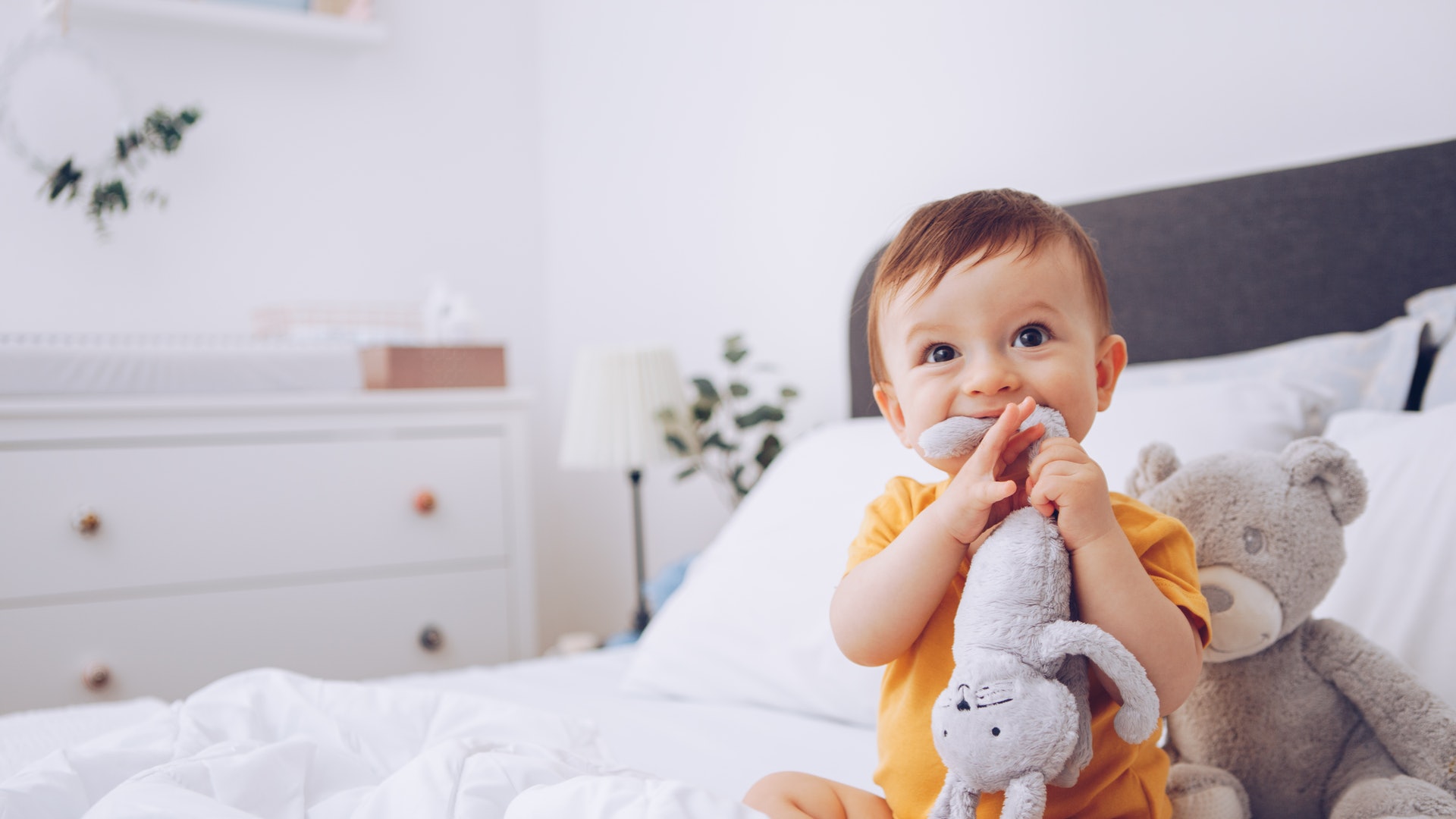 5 Sweet Things That Happen When Your Baby’s Lovey Has Your Scent On It