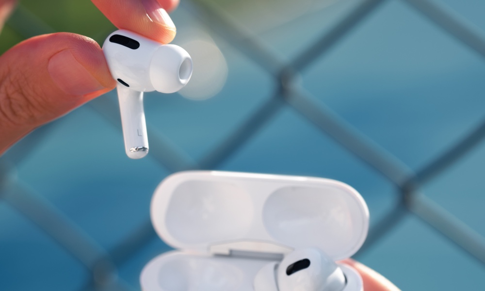 Your AirPods Pro Earbuds Smell Like Blueberries (Yes, Really) | iDropnews