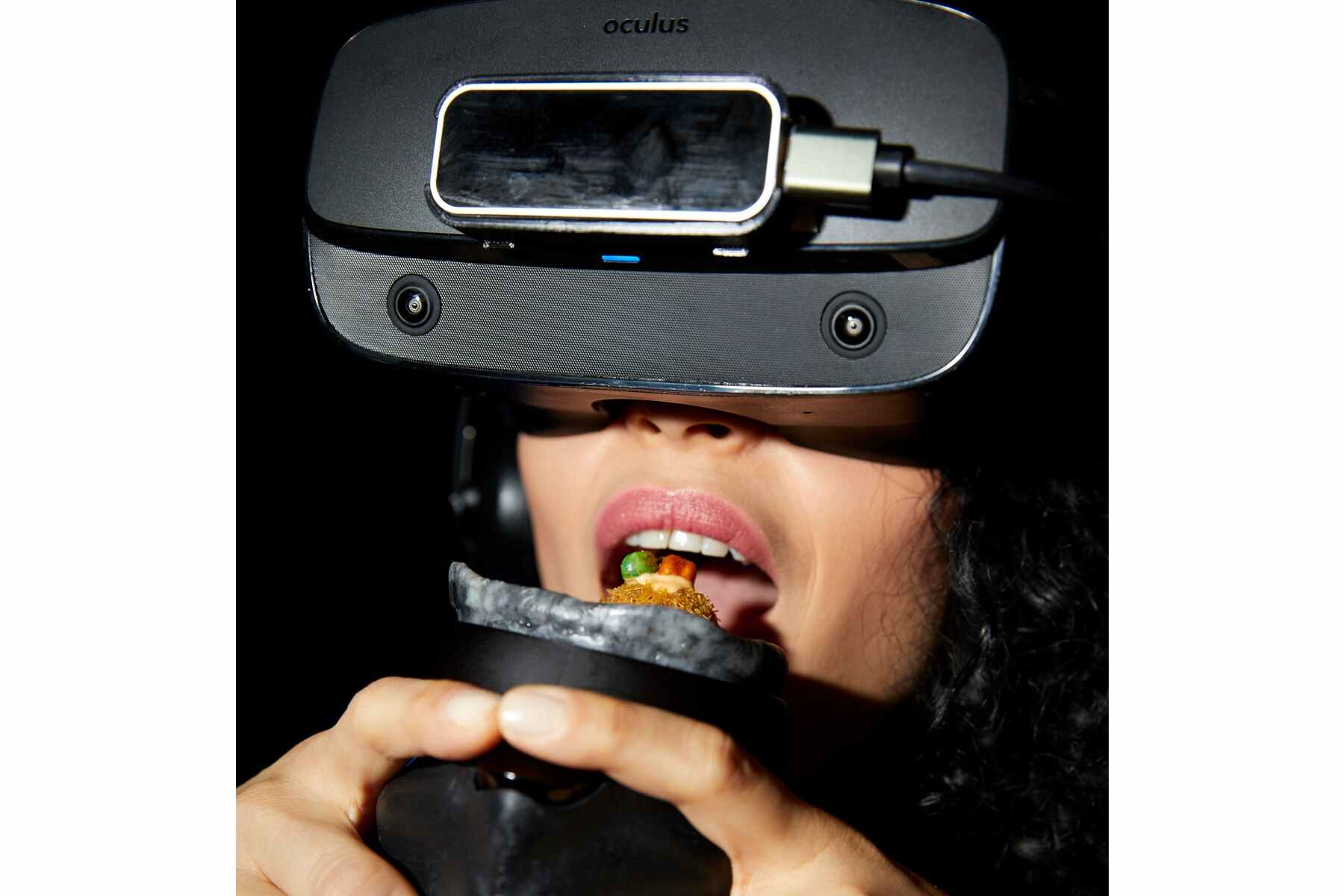 H/O Aerobanquets virtual reality dining experience with Facebook Oculus VR mask