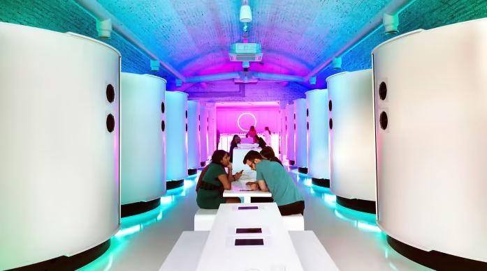 From new headsets to a VR bar — fantasy meets reality | Financial Times