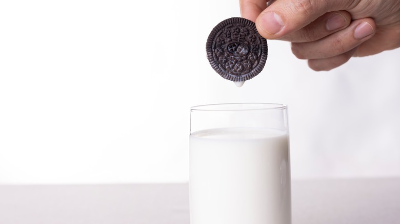 Oreo dipped in glass of milk