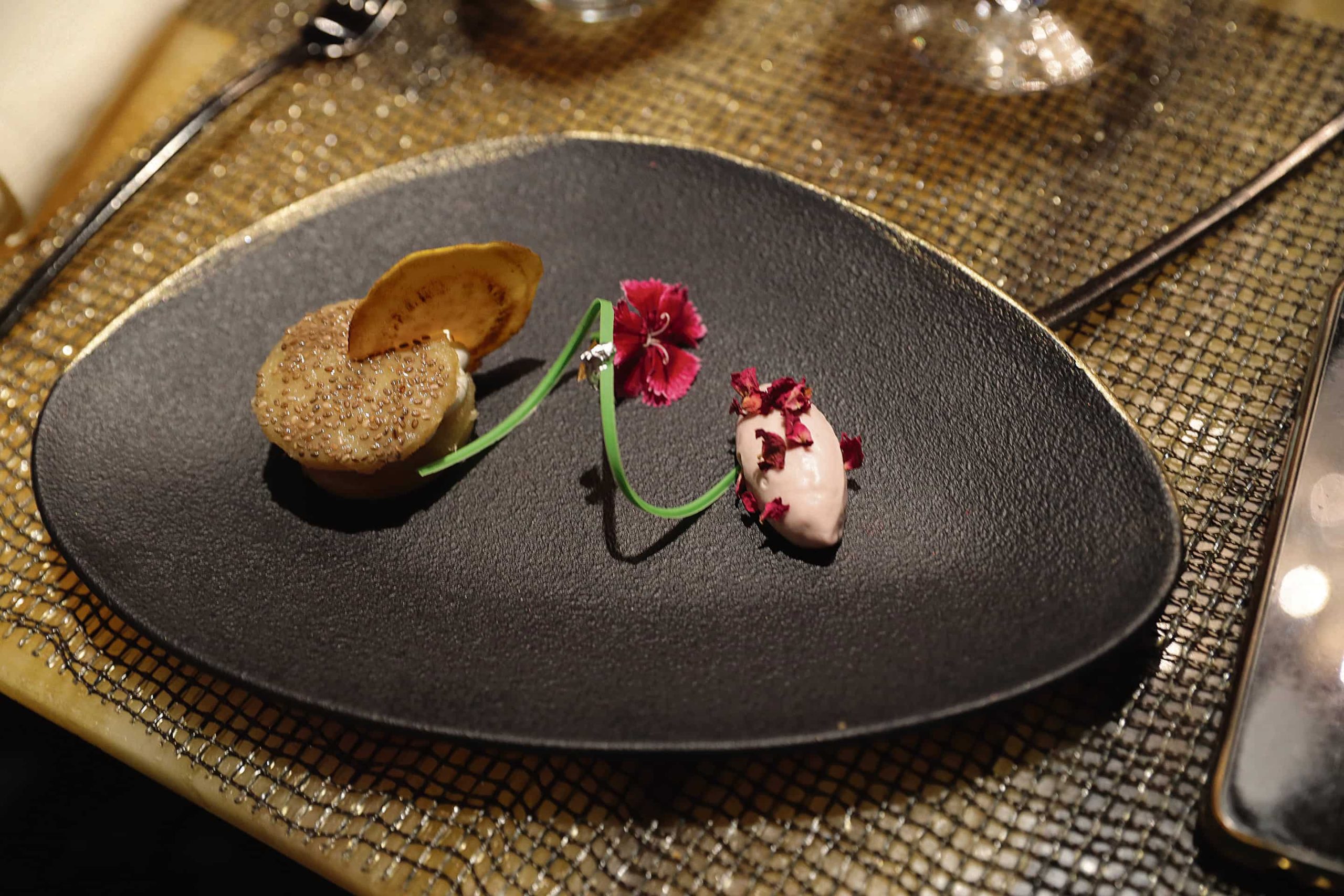 The ‘shringar’ course, with ‘ananas halwa’, coconut mascarpone and strawberry ‘rabari’, that was presented at Hotel Le Méridien.